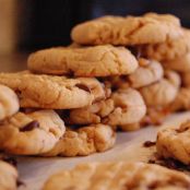PEANUT AND CHOC CHIP COOKIES