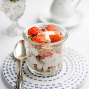 Sweet Eve Strawberry Cranachan with Homemade Granola and Yoghurt