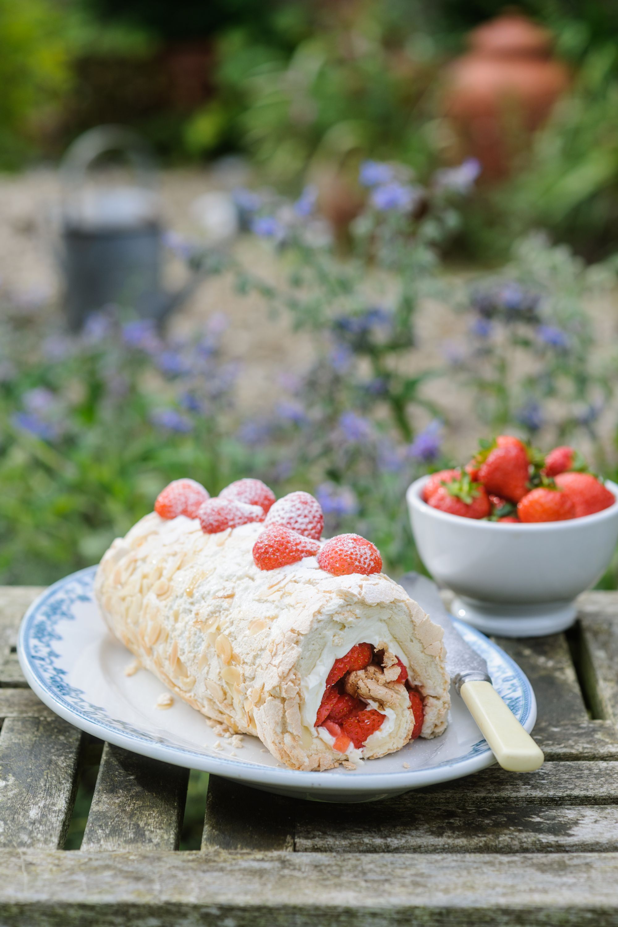 Recipe Sweet Eve Strawberry Meringue Roulade With Mascarpone Rated 4