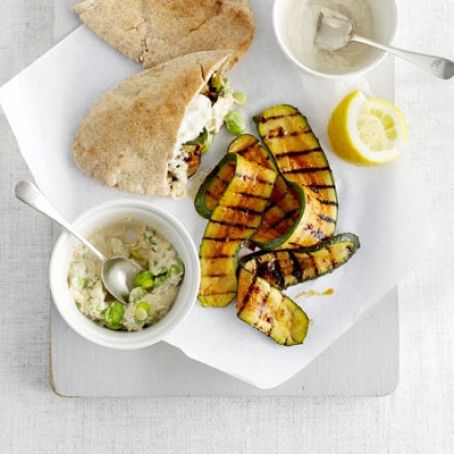 Spicy courgette pitta pockets