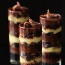 MUDSLIDE AND BROWNIE TRIFLES