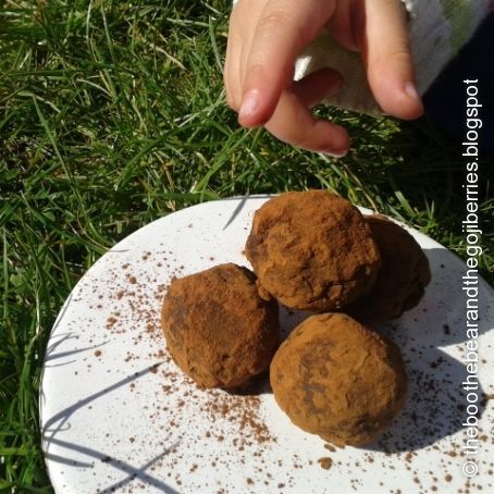 Raw chocolate chili truffles