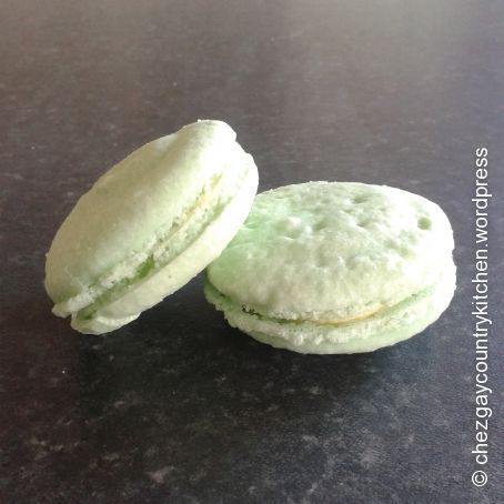 Pistachio macarons