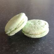 Pistachio macarons