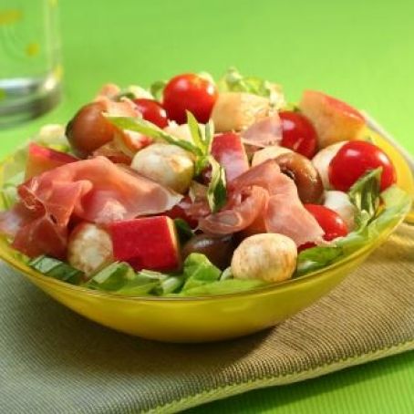 Mozzarella, tomato and apple salad