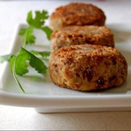 Pakistani Aloo Tikki (Potatoe Cakes)