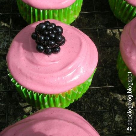 Blackberry and Apple Cupcakes