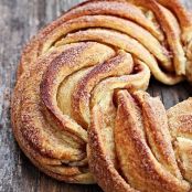 Cinnamon twisty bread