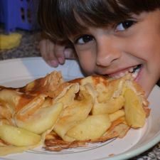 Apple pancakes with cinnamon