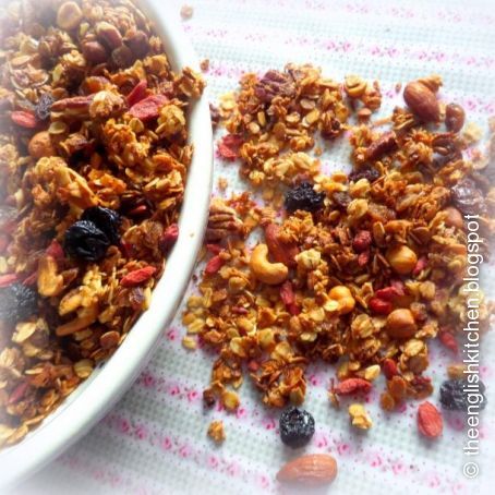 Easy Goji Berry Granola