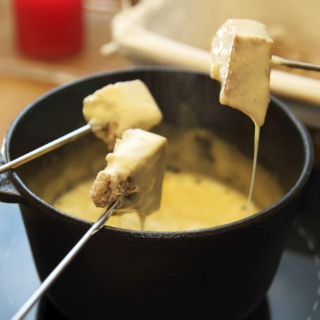 Recipe: Fondue Savoyarde, rated 4/5 - 21 votes