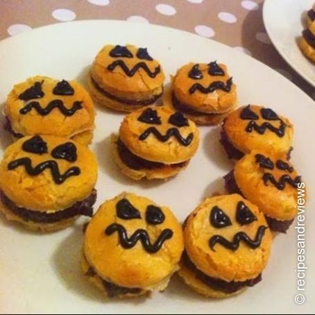 Halloween Macarons!