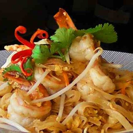 Pad Noodles with Pork Strips and Prawns