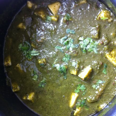 Butter Spinach Cottage Cheese (Paneer) Gravy