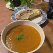 Quick Carrot & Coriander Soup