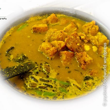 Dhokar Dalna (Pulse Cake Curry)