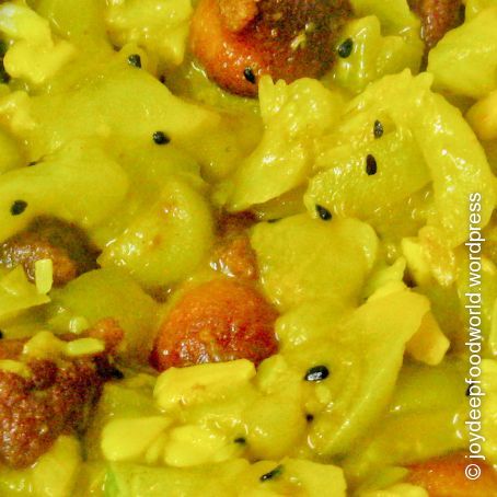 Lau Bodi ( Bottle Gourd with Lentil dumplings)