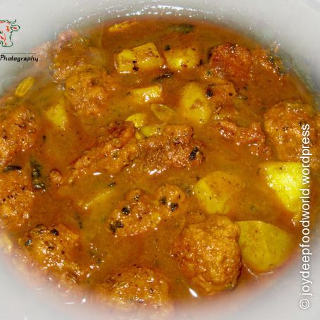 Dimer Borar Jhol (Egg Fritters Curry)