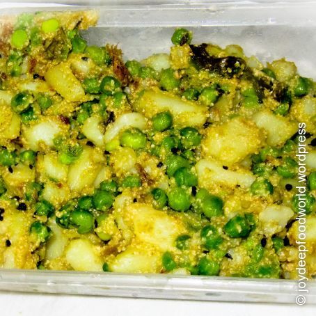 Aloo Motor Posto (Potato with Peas and Poppy seeds)