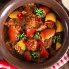 Veggie lamb and apple curry