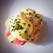 Eggs Benedict (Hollandaise Sauce)