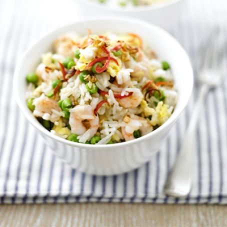 Egg fried rice with prawns and peas