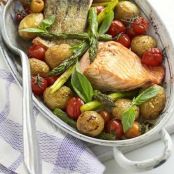 One-pan salmon with roast asparagus