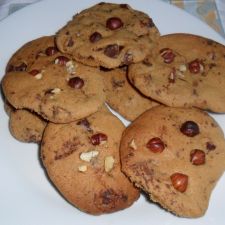 Chocolate chip and nut cookies