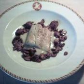 Pan-fried cod, mushrooms with almond, parsley and garlic, with a white sauce