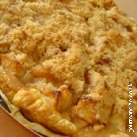 Apple tart with a banana crumble topping