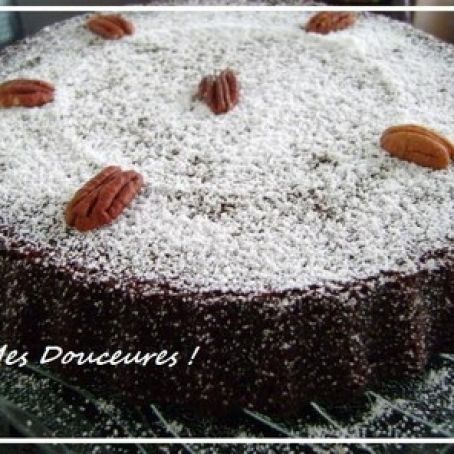 Soft-centred chocolate and pecan cakes