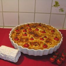 Tuna and tomato tart with Neufchâtel cheese