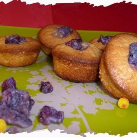 Little violet sponge cakes