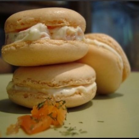 Macaroons with smoked salmon and ricotta