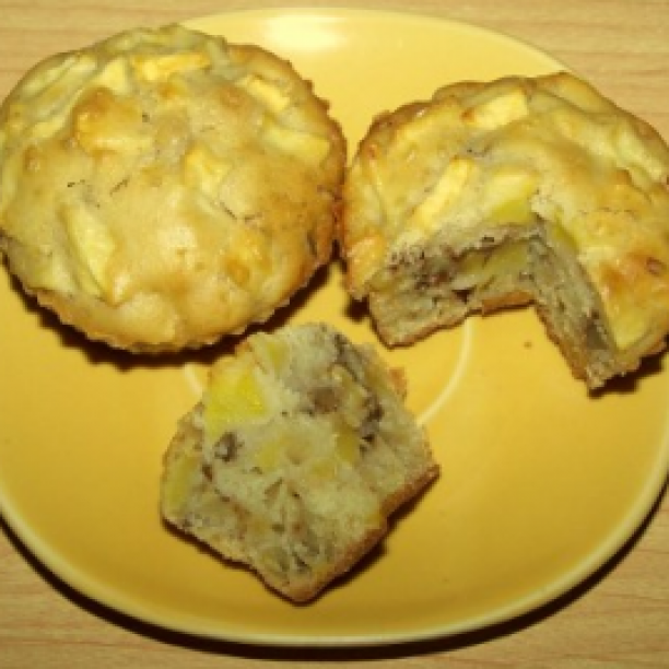 Apple muffins with nuts