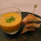 Carrot soup with dates accompanied with vegetable samosas