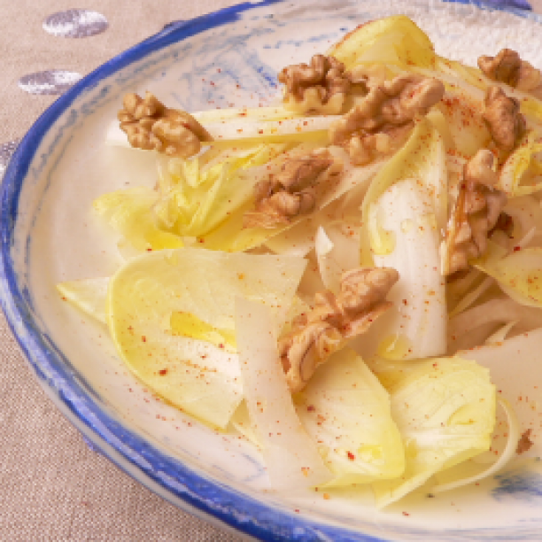 Chicory salad with walnuts