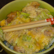 Oyakodon (rice with chicken and leek omelette)