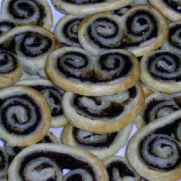 Tapenade palmiers (palm tree tapenade biscuits)