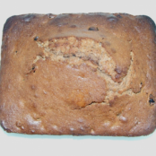 Festive raisin and rum cake