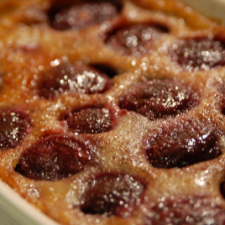 Caramelised clafoutis with flambéed cherries