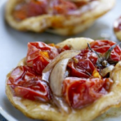 Mini pizza with cherry tomatoes