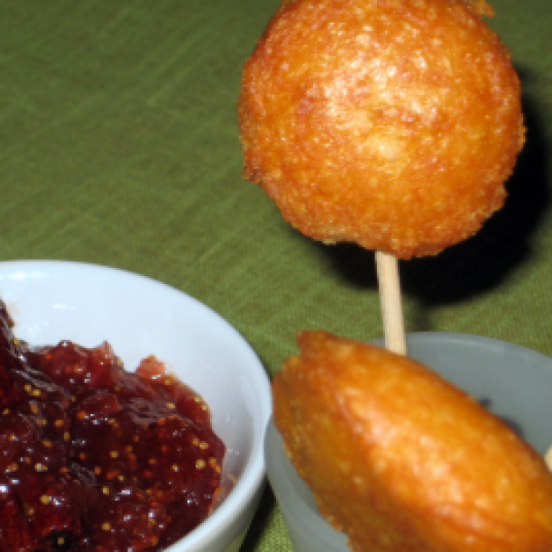 Cheese and apple chutney lolly-pops