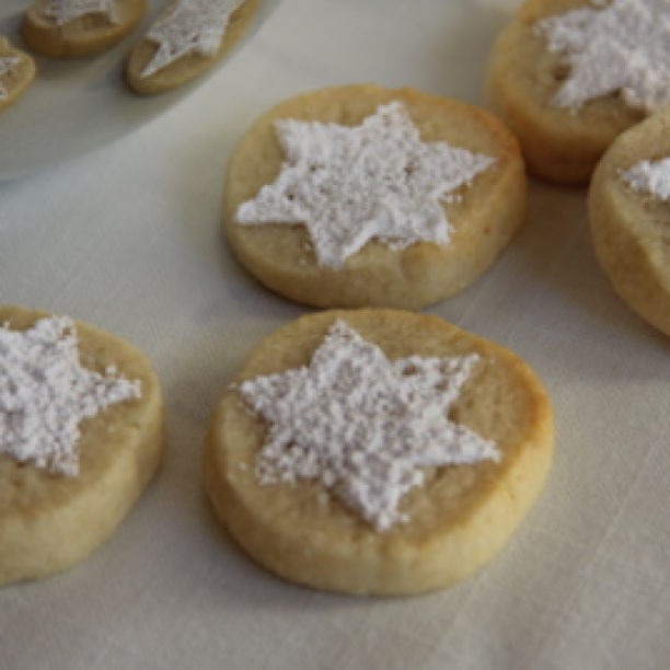 Christmas shortbread with almonds