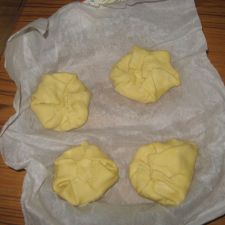 Saint marcellin cheese and ham puff pastries