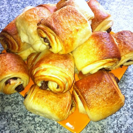 Recipe: Pain au chocolat with Nutella, rated 3.3/5 | Gourmandize UK Ireland Gourmandize.co.uk