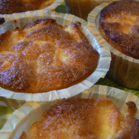 White chocolate and apple muffins