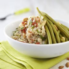 Salad of green beans and quinoa with tomatoes and coriander