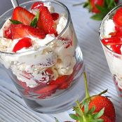 Eton Mess or glasses of strawberries, meringue and whipped cream - Step 2