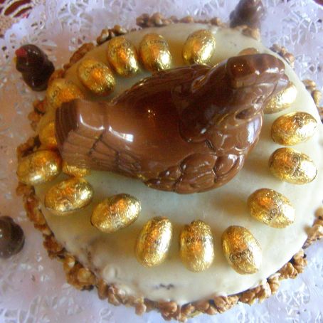 Easter Hen cake with golden eggs